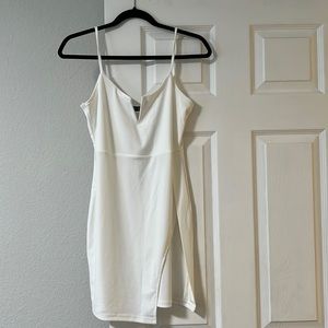 Classy - Short white open-leg dress